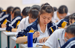 陪同列位家长以及学生正在教育道上一曲走